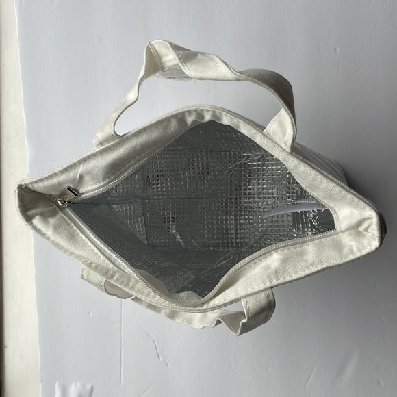 Miniso Sanrio Hello Kitty Trapezoid lunch bag - Picture 5 of 8